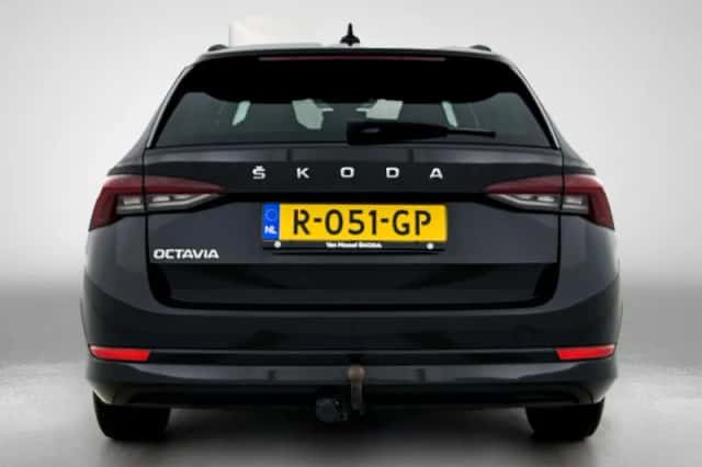 Škoda Octavia (2022) thumbnail 3