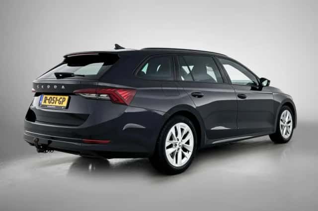 Škoda Octavia (2022) thumbnail 4