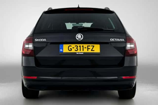 Škoda Octavia (2019) thumbnail 3