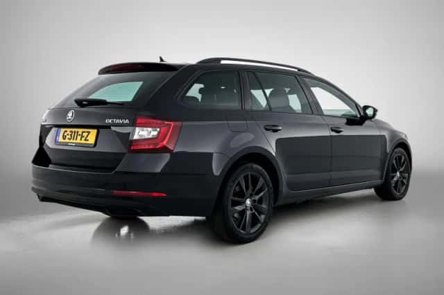 Škoda Octavia (2019) thumbnail 4