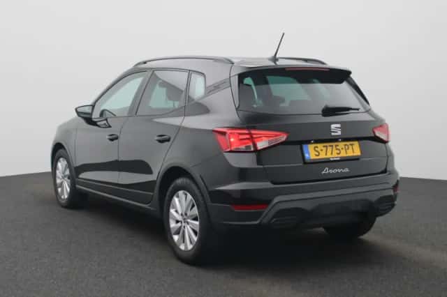 SEAT Arona (2023) thumbnail 2