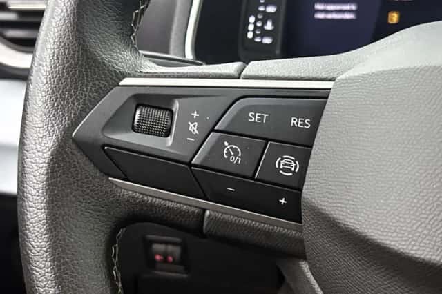 SEAT Arona (2023) thumbnail 6