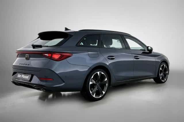 CUPRA Leon (2023) thumbnail 4
