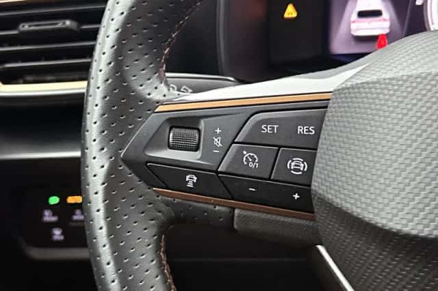 CUPRA Leon (2023) thumbnail 6