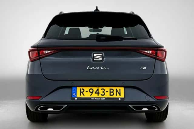 SEAT Leon (2022) thumbnail 3