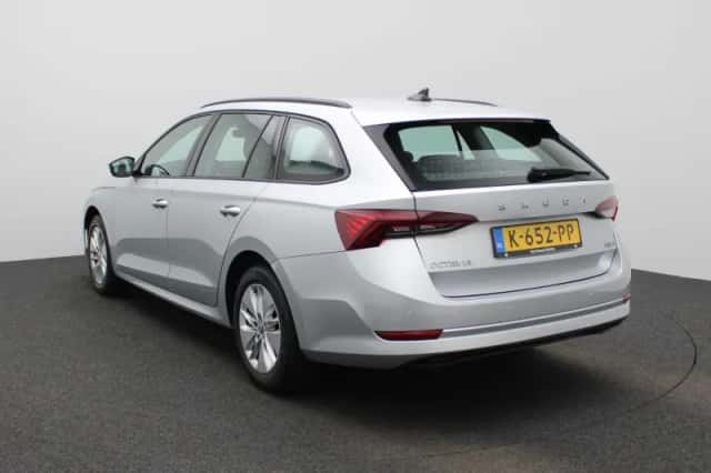 Škoda Octavia (2021) thumbnail 2