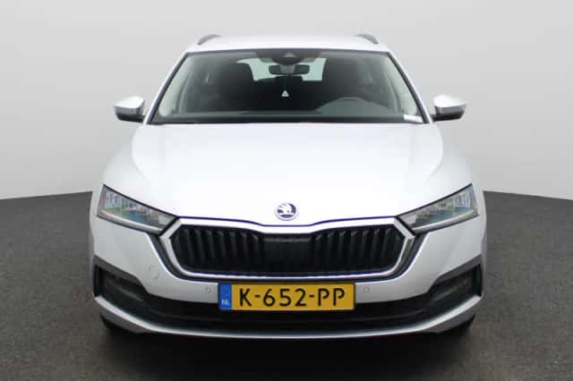 Škoda Octavia (2021) thumbnail 3