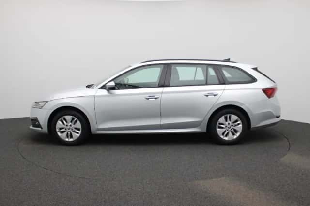Škoda Octavia (2021) thumbnail 4