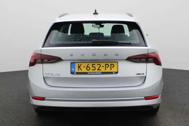 Škoda Octavia (2021) thumbnail 5
