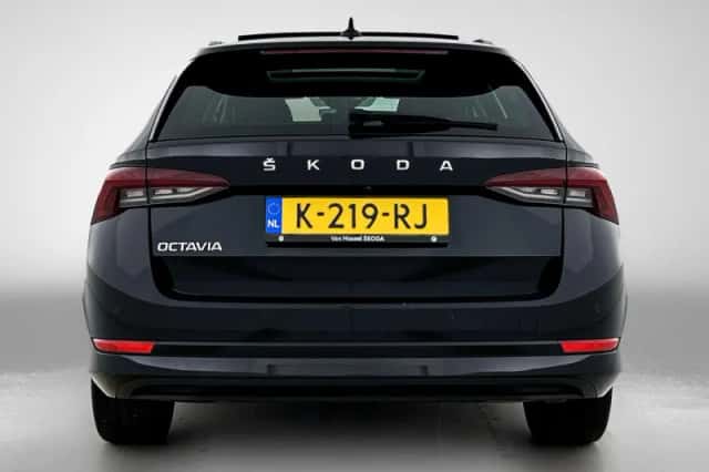 Škoda Octavia (2021) thumbnail 3