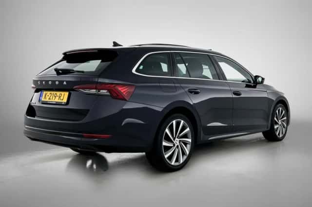 Škoda Octavia (2021) thumbnail 4
