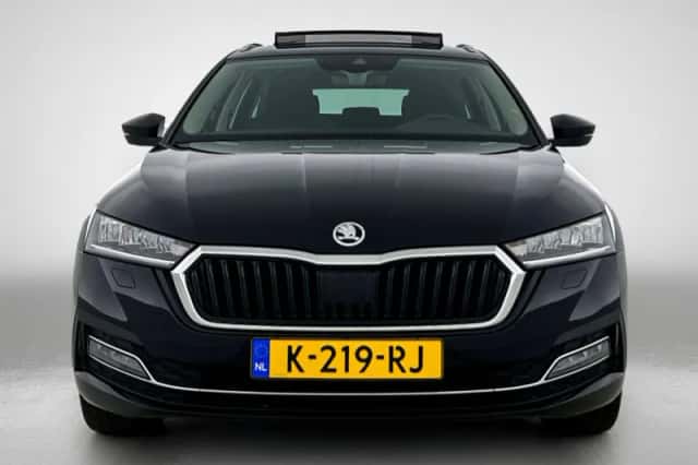 Škoda Octavia (2021) thumbnail 5