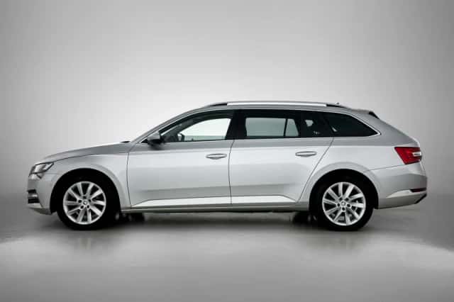 Škoda Superb (2022) thumbnail 2