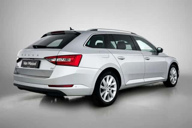 Škoda Superb (2022) thumbnail 4