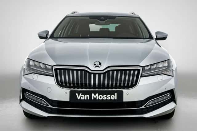 Škoda Superb (2022) thumbnail 5