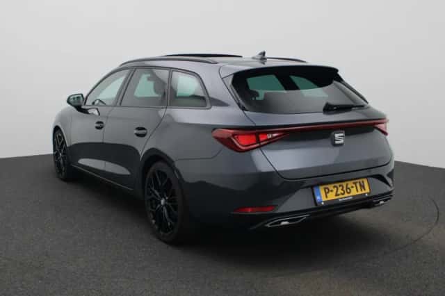 SEAT Leon (2022) thumbnail 2