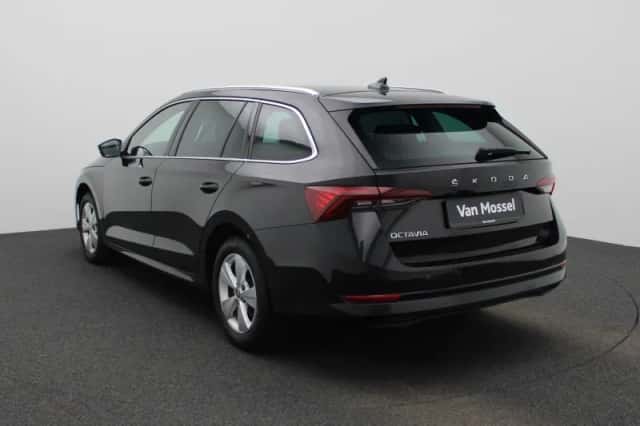 Škoda Octavia (2021) thumbnail 2