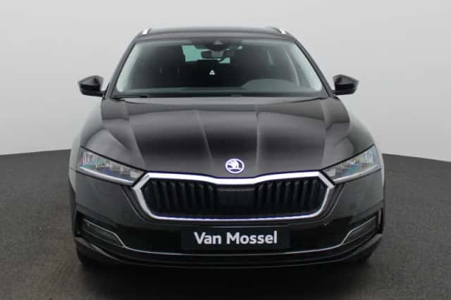 Škoda Octavia (2021) thumbnail 3