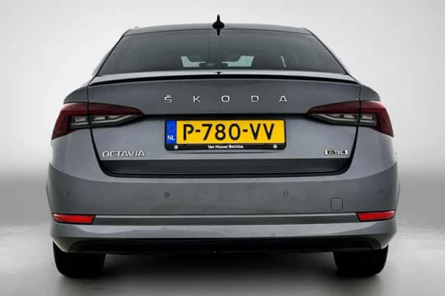 Škoda Octavia (2022) thumbnail 3