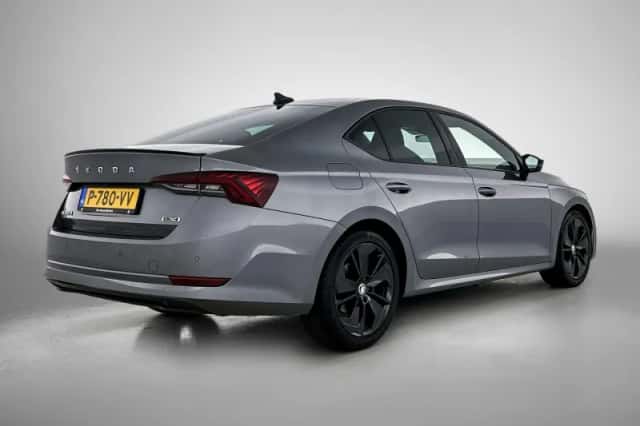 Škoda Octavia (2022) thumbnail 4