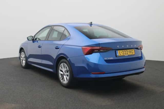Škoda Octavia (2021) thumbnail 2