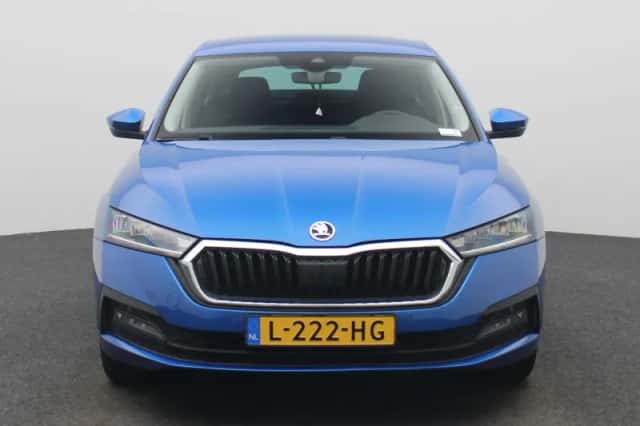 Škoda Octavia (2021) thumbnail 3