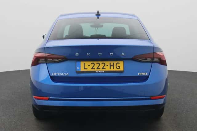 Škoda Octavia (2021) thumbnail 5