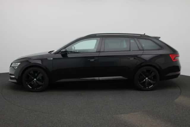 Škoda Superb (2021) thumbnail 4