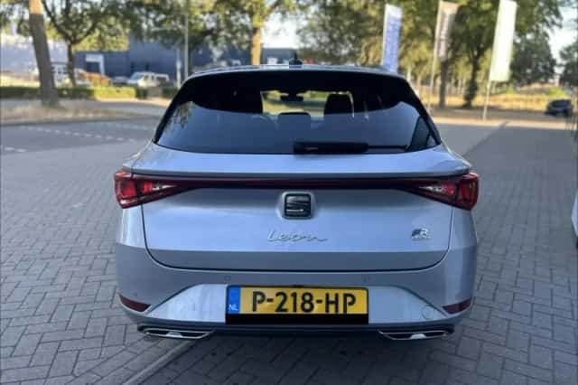 SEAT Leon (2021) thumbnail 3