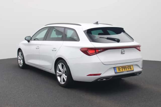SEAT Leon (2022) thumbnail 2