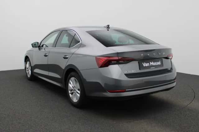 Škoda Octavia (2023) thumbnail 2