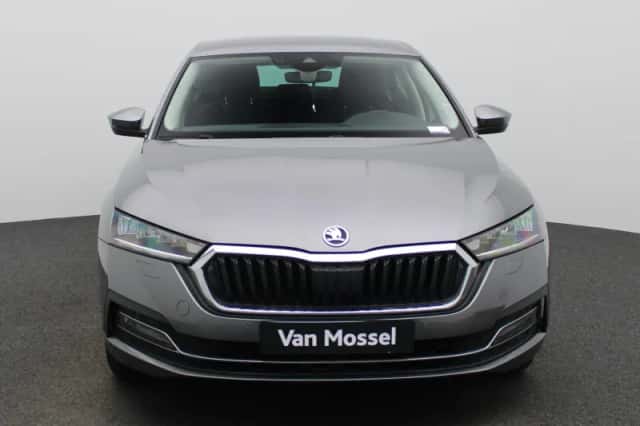 Škoda Octavia (2023) thumbnail 3