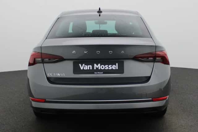 Škoda Octavia (2023) thumbnail 5