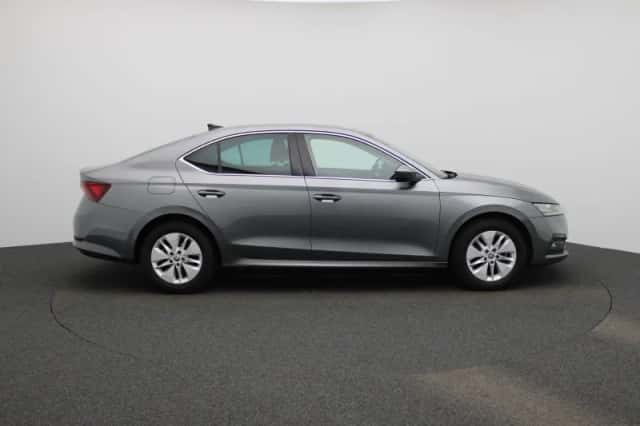 Škoda Octavia (2023) thumbnail 6