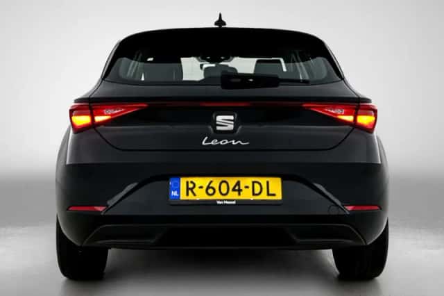 SEAT Leon (2022) thumbnail 3
