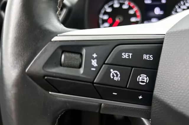 SEAT Leon (2022) thumbnail 6