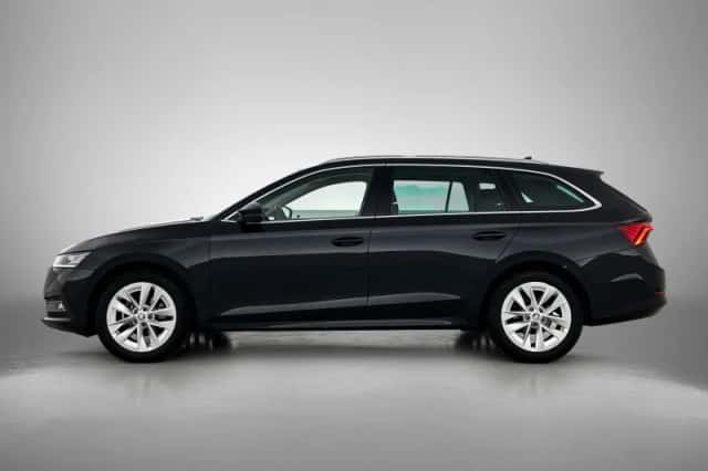 Škoda Octavia (2022) thumbnail 2