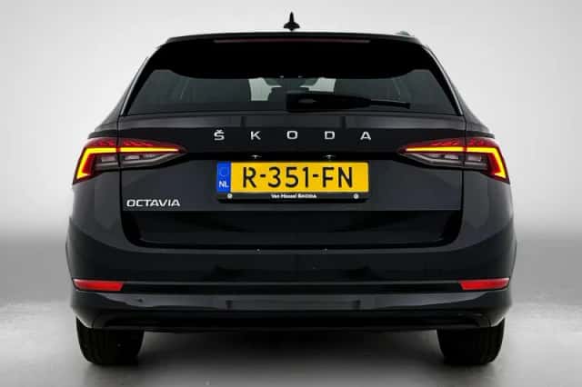 Škoda Octavia (2022) thumbnail 3