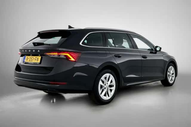 Škoda Octavia (2022) thumbnail 4