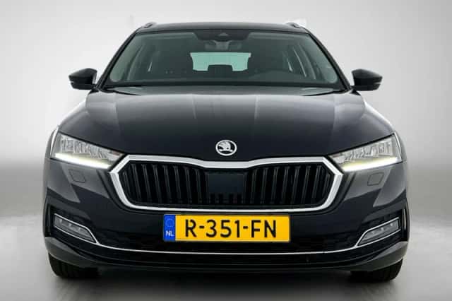 Škoda Octavia (2022) thumbnail 5
