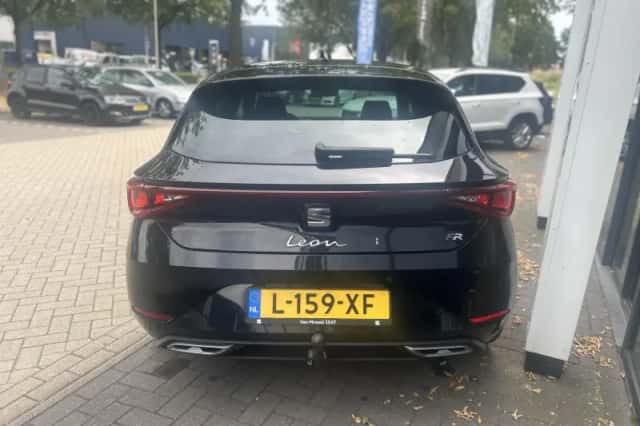 SEAT Leon (2021) thumbnail 3