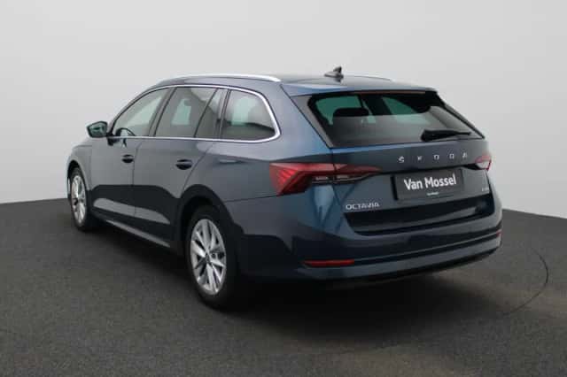 Škoda Octavia (2021) thumbnail 2