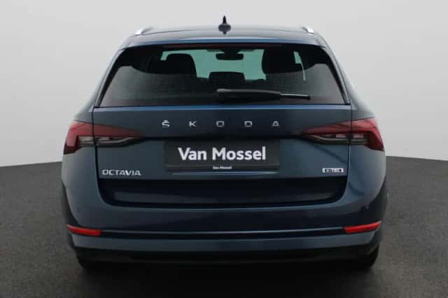 Škoda Octavia (2021) thumbnail 5