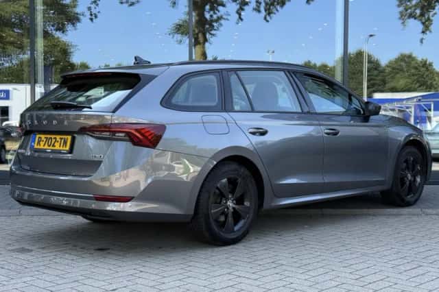 Škoda Octavia (2022) thumbnail 2