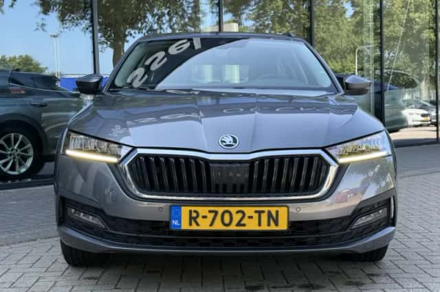 Škoda Octavia (2022) thumbnail 3