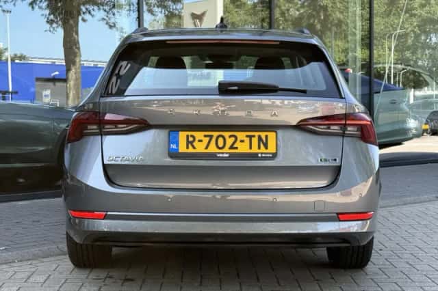 Škoda Octavia (2022) thumbnail 4