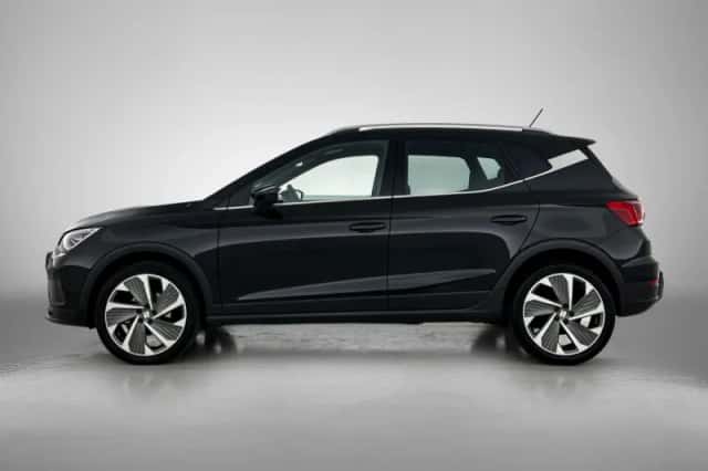 SEAT Arona (2023) thumbnail 2
