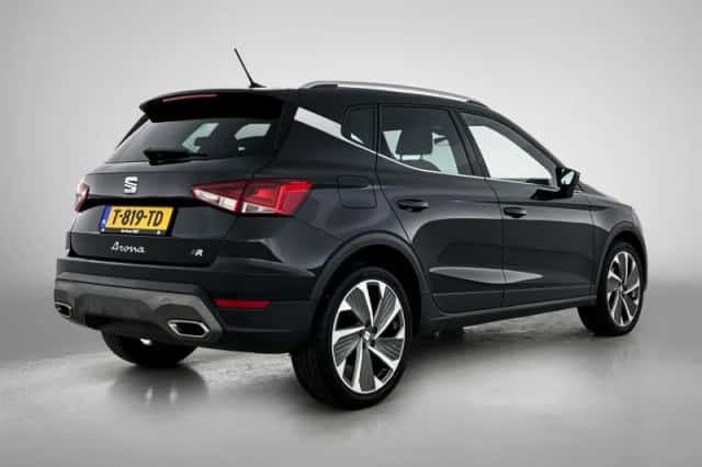 SEAT Arona (2023) thumbnail 4