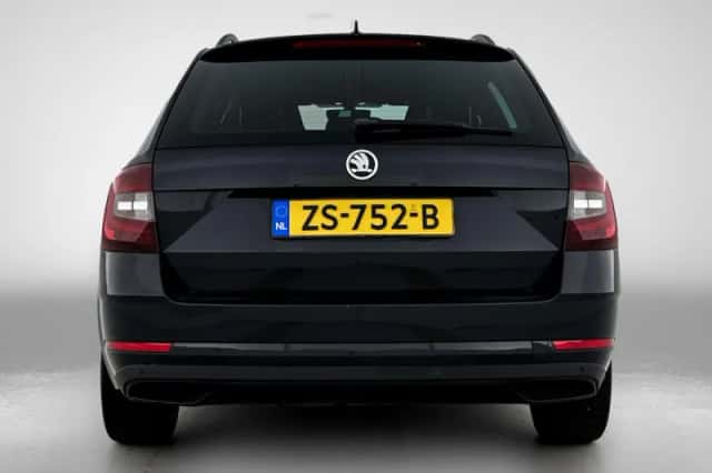 Škoda Octavia (2019) thumbnail 3