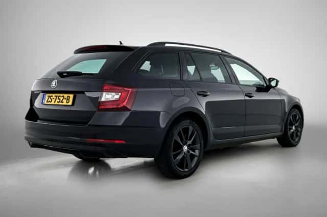 Škoda Octavia (2019) thumbnail 4